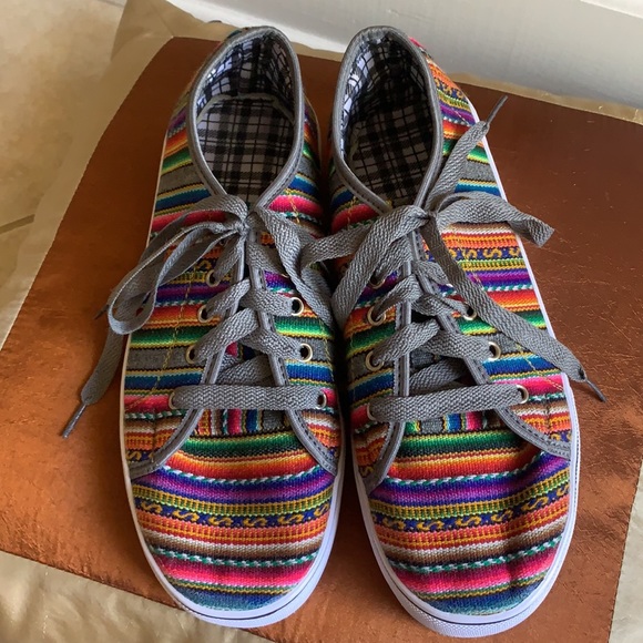 IMPERIO Shoes - Very cool Cloth Baja Multi colored Print Sneakers
